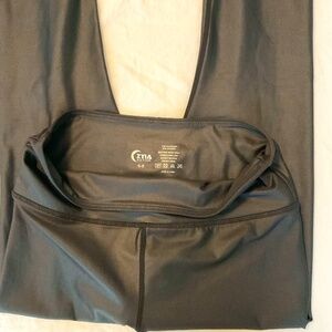 EUC, Ziya, Black Metallic Light n Tight Hi-rise 7/8 24, Size 6-8